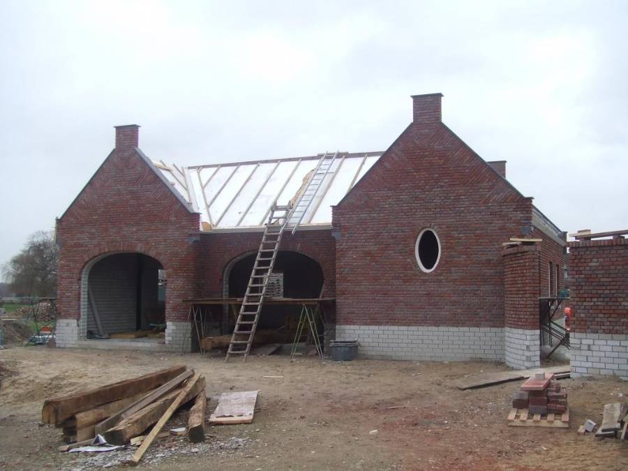 Nieuwbouw van een gemetselde garage in Vlierden in aanbouw